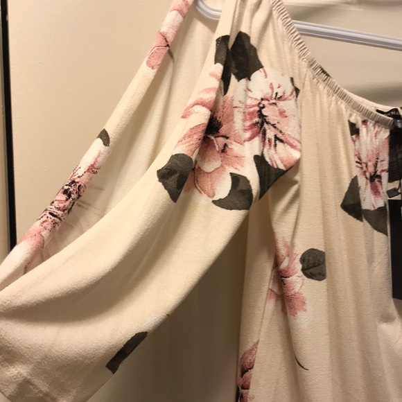 NWT Dynamite size M Elastic off shoulder top - Picture 5 of 5